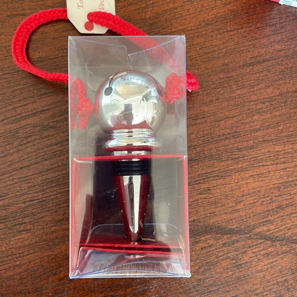 NWT ornament and 2 wine stoppers - Picture 4 of 7